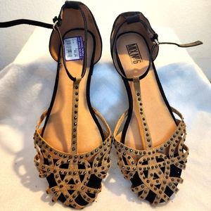 Mix No. 6 tan & black flats